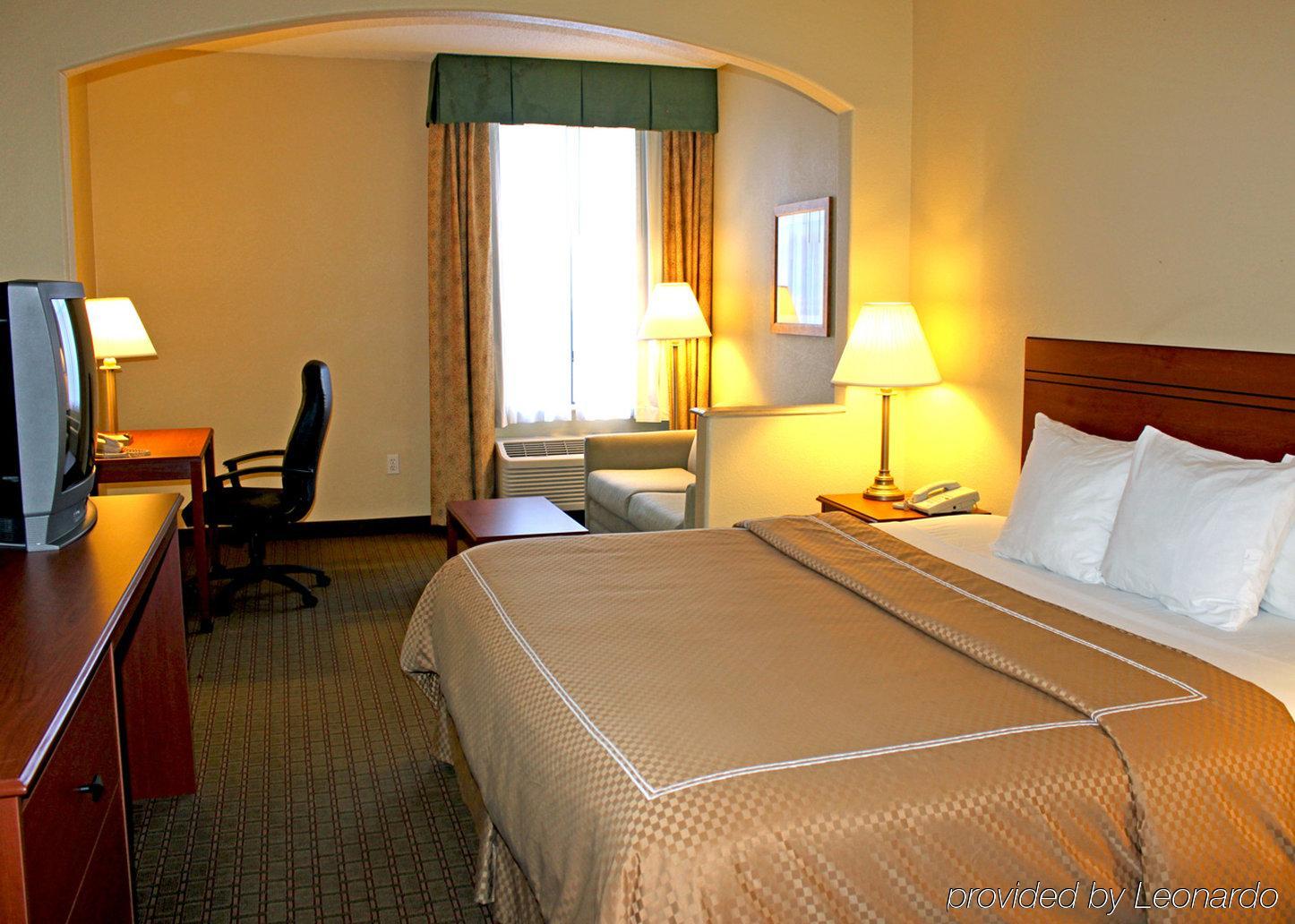 Quality Suites Austin Room photo