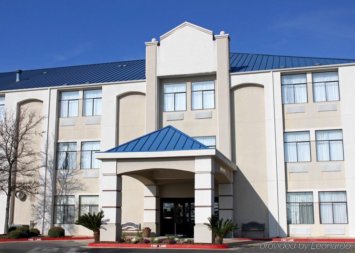 Quality Suites Austin Exterior photo