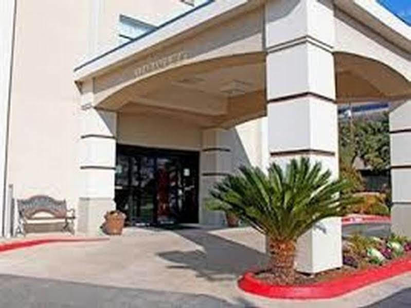 Quality Suites Austin Exterior photo
