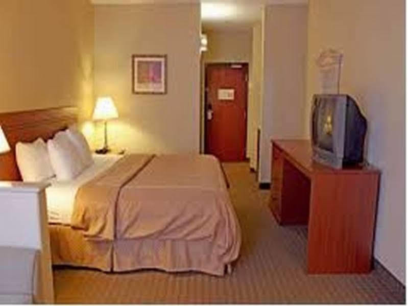 Quality Suites Austin Exterior photo