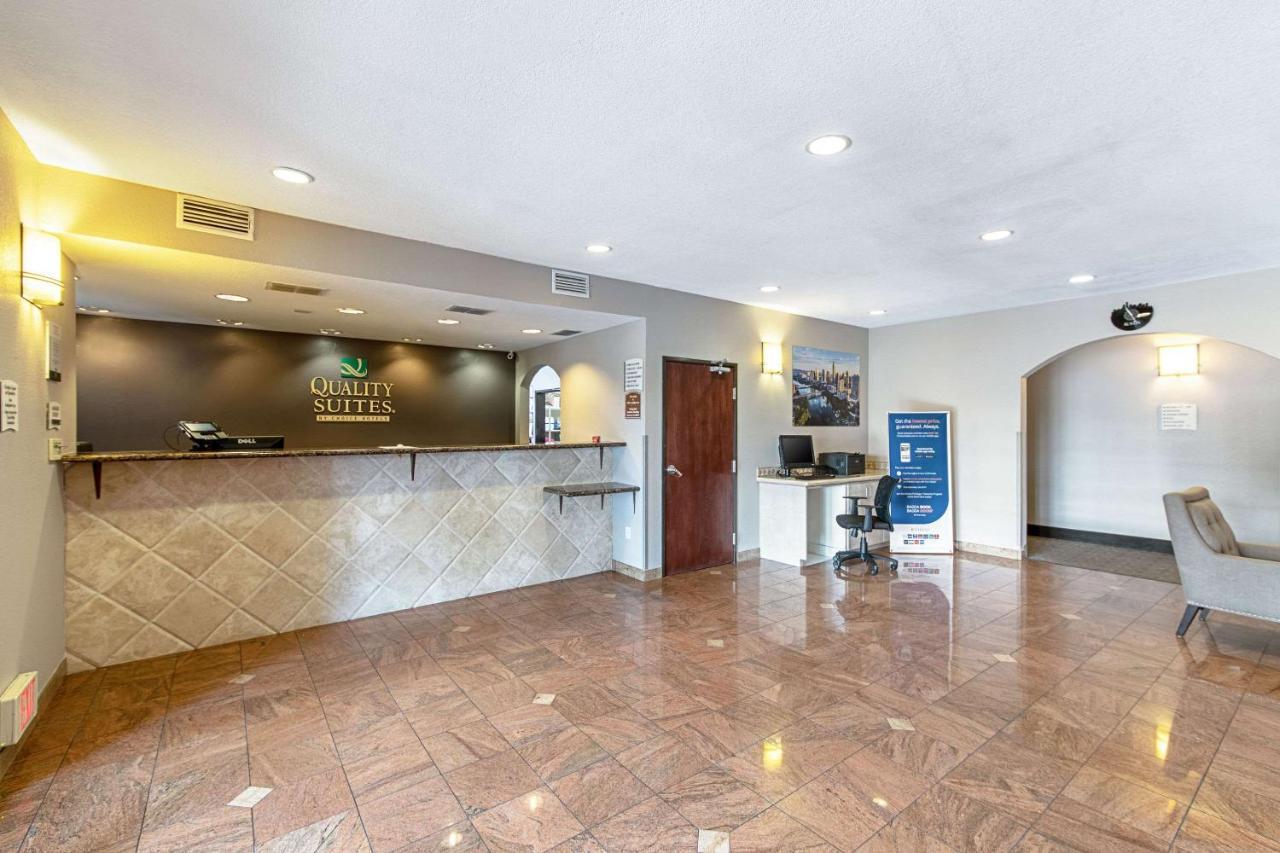 Quality Suites Austin Exterior photo