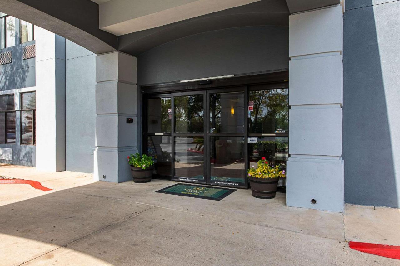 Quality Suites Austin Exterior photo