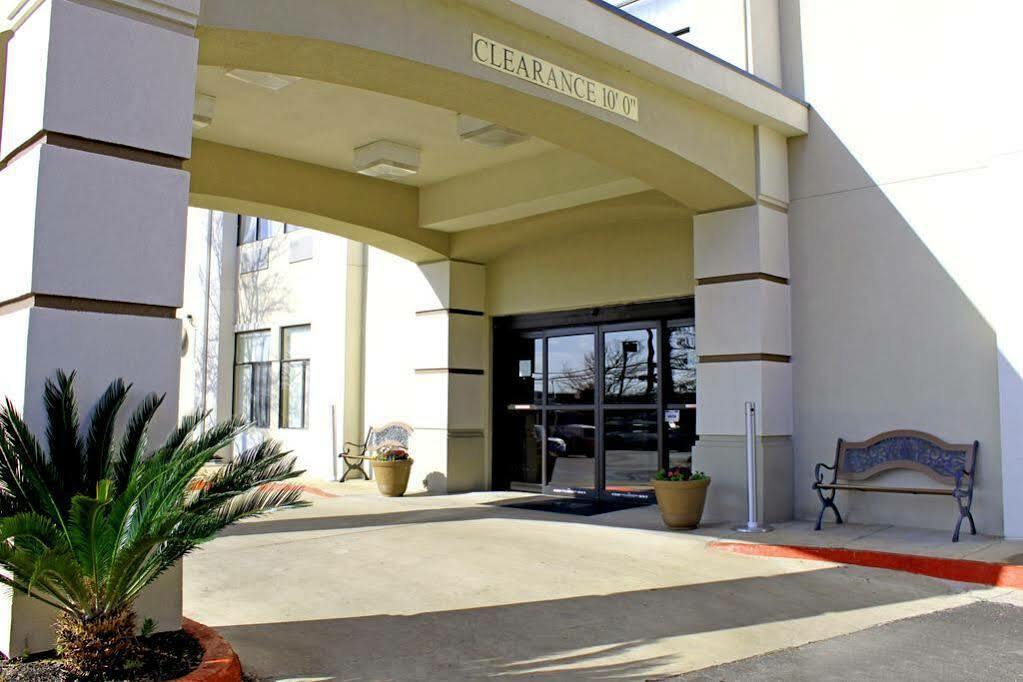 Quality Suites Austin Exterior photo